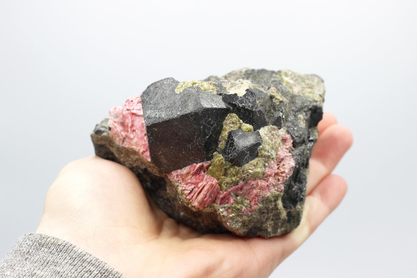 Magnitite with Rhodonite